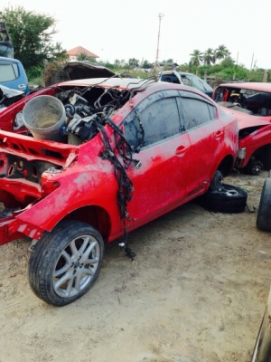 ซากมาสด้า2 4ประตูเเยกขายอะไหลทุกอย่างทั้งคันมีหลายรุ่นติดต่อสอบถามได้ทั้งเก๋งเเละกระบะ