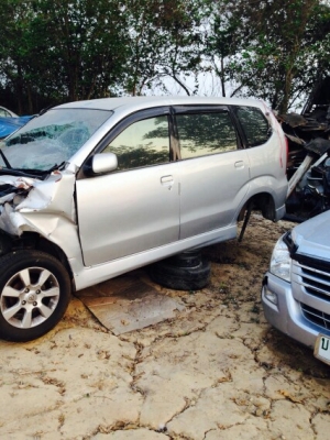 ซากอเวนซ่าเเยกถอดขายอะไหลทั้งหมดทั้งคันสอบถามได้มีหลายรุ่นทั้งเก๋งเเละกระบะ