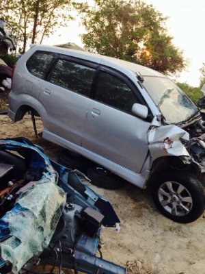 ซากอเวนซ่าเเยกถอดขายอะไหลทั้งหมดทั้งคันสอบถามได้มีหลายรุ่นทั้งเก๋งเเละกระบะ