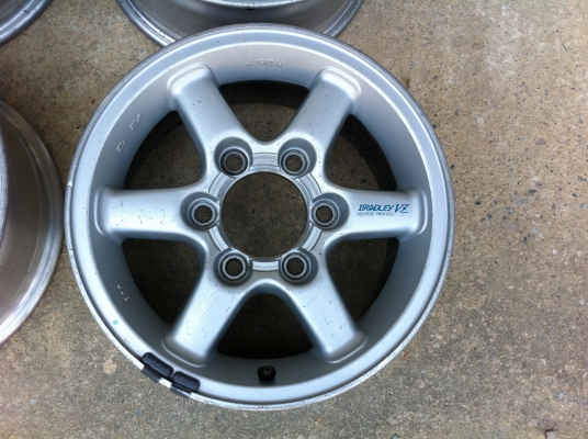 ขายล้อ BRADLEY VZ nissan japan 6รู ขอบ15 กว้าง7นิ้ว ออฟ40 4วง  6000 บาท