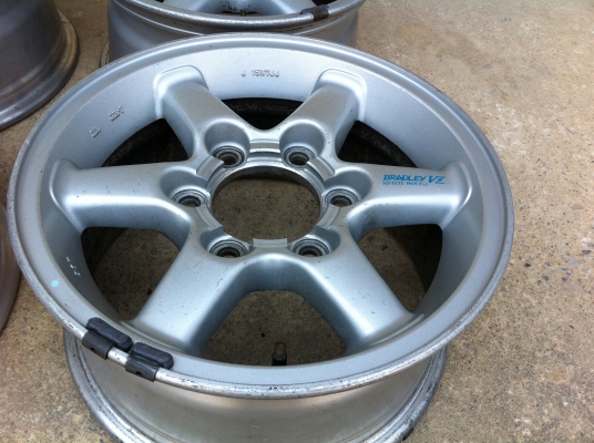 ขายล้อ BRADLEY VZ nissan japan 6รู ขอบ15 กว้าง7นิ้ว ออฟ40 4วง  6000 บาท
