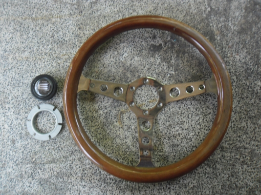 พวงมาลัยไม้เก่าญี่ปุ่น