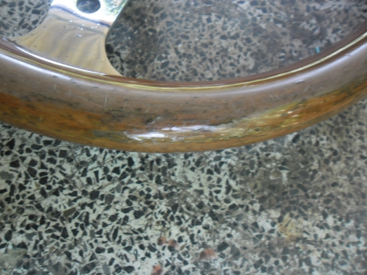 พวงมาลัยไม้เก่าญี่ปุ่น