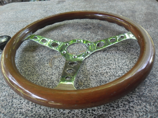 พวงมาลัยไม้เก่าญี่ปุ่น