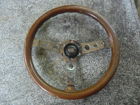 พวงมาลัยไม้เก่าญี่ปุ่น