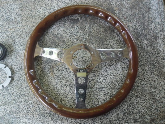 พวงมาลัยไม้เก่าญี่ปุ่น