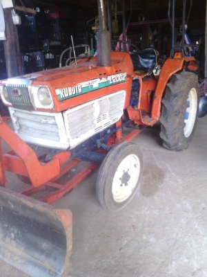 KUBOTA. L2002 เครื่องสวย สภาพดี มีใบดันหน้า เพลาเดียว สนใจติดต่อ 089-9638932 KUBOTA. L2002 เครื่องสวย สภาพดี มีใบดันหน้า เพลาเดียว สนใจติดต่อ 089-9638932