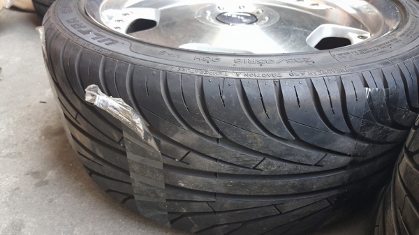 ล้อ VIP RAY 18*9 5รู 114แท้ยุ่นสวยๆ พร้อมยางสวยๆเลยครับ ยาง ปี 13 ทั้งคู่ล้อไม่มีขี้กาก 15000 บาท โทร 0970794871 หนองแค สระบุรี