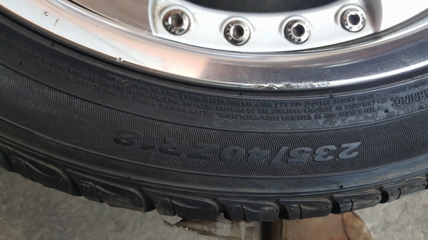 ล้อ VIP RAY 18*9 5รู 114แท้ยุ่นสวยๆ พร้อมยางสวยๆเลยครับ ยาง ปี 13 ทั้งคู่ล้อไม่มีขี้กาก 15000 บาท โทร 0970794871 หนองแค สระบุรี