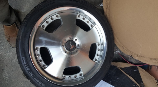 ล้อ VIP RAY 18*9 5รู 114แท้ยุ่นสวยๆ พร้อมยางสวยๆเลยครับ ยาง ปี 13 ทั้งคู่ล้อไม่มีขี้กาก 15000 บาท โทร 0970794871 หนองแค สระบุรี