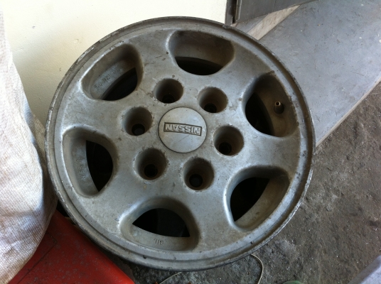 ล้อ nissan big-m ขอบ14 1ชุด ไม่มียาง ตามสภาพ 3000 บาท
