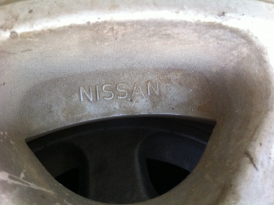 ล้อ nissan big-m ขอบ14 1ชุด ไม่มียาง ตามสภาพ 3000 บาท ล้อ nissan big-m ขอบ14 1ชุด ไม่มียาง ตามสภาพ 3000 บาท