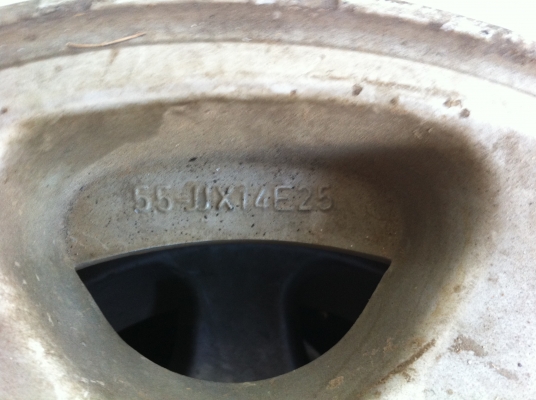 ล้อ nissan big-m ขอบ14 1ชุด ไม่มียาง ตามสภาพ 3000 บาท ล้อ nissan big-m ขอบ14 1ชุด ไม่มียาง ตามสภาพ 3000 บาท