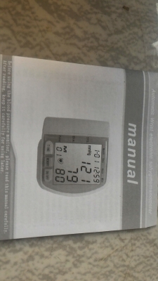 เครื่องวัดความดันโลหิต แบบวัดรัดที่ข้อมือ แสดงค่าต่างๆครบ ความดันตัวบนตัวล่างอัตราการเต้นของหัวใจ