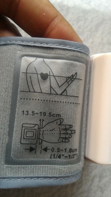 เครื่องวัดความดันโลหิต แบบวัดรัดที่ข้อมือ แสดงค่าต่างๆครบ ความดันตัวบนตัวล่างอัตราการเต้นของหัวใจ