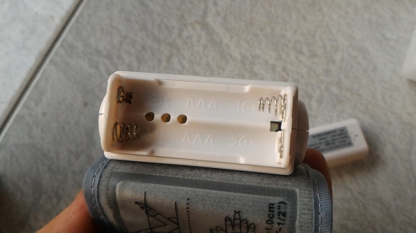 เครื่องวัดความดันโลหิต แบบวัดรัดที่ข้อมือ แสดงค่าต่างๆครบ ความดันตัวบนตัวล่างอัตราการเต้นของหัวใจ