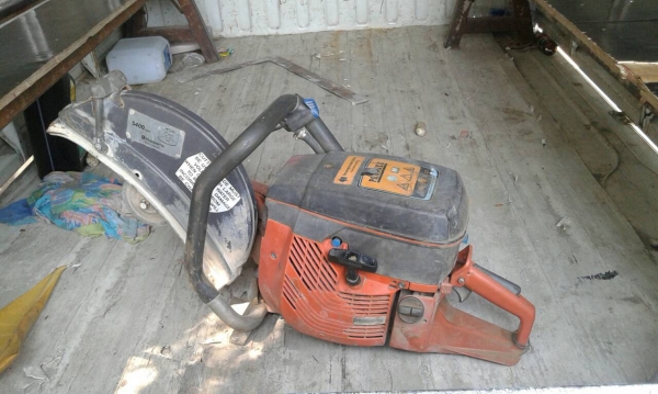 ตัวนี้ เครื่องตัดปูนคอนกรีต ตัดหัวเข็ม แผ่นพื้น แบบหิ้วมือถือไปลาดพร้าว ครับ จัดส่งไปแล้วครับ สนใจติดต่อ 081 6221299 นะครับ