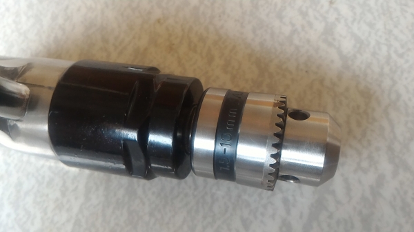 สว่านเจาะทำงานด้วยลม ยี่ห้อ RAMBO ปรับหมุน ซ็าย - ขวา ได้ สปีดความเร็ววสูง โครงสร้างแข็งแรง ไม่มีปัญหาเรื่องไฟดูดเพราะใช้ลม