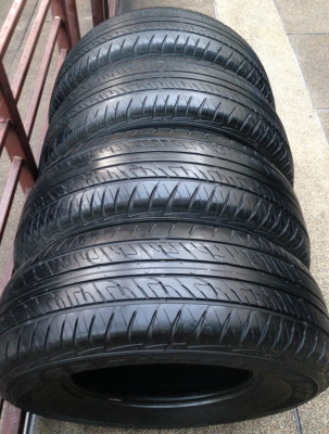 ยาง Dunlop 265 70 16 ปลายปี12 พร้อมใช้งาน ราคาไม่แพง