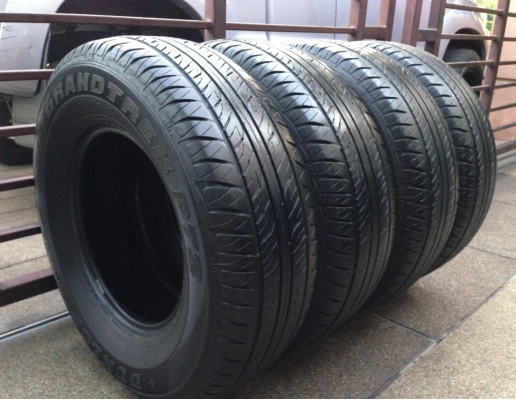 ยาง Dunlop 265 70 16 ปลายปี12 พร้อมใช้งาน ราคาไม่แพง