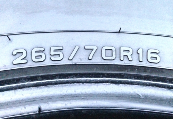 ยาง Dunlop 265 70 16 ปลายปี12 พร้อมใช้งาน ราคาไม่แพง