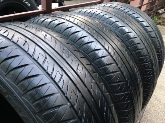 ยาง Dunlop 265 70 16 ปลายปี12 พร้อมใช้งาน ราคาไม่แพง