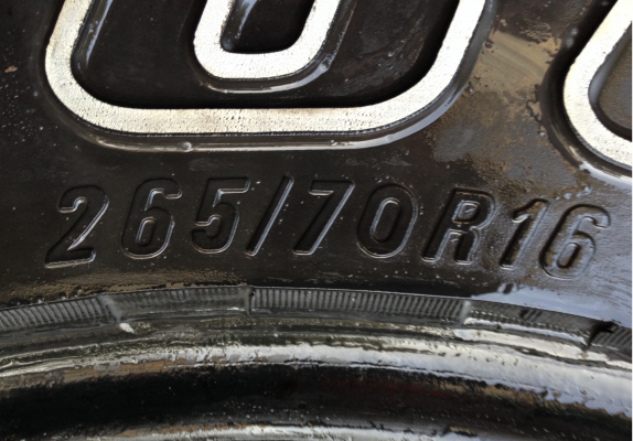 ยาง Maxxis 265 70 16 กลางปี12 ดอกเยอะ พร้อมใช้งาน ราคาไม่แพง