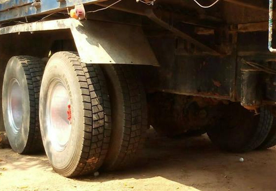 10ล้อ2เพลาดั้ม ISUZU ROCKY FXZ-240 เทอร์โบ เครื่อง6SD1-Turbo in. ลงเล่ม เกียร์เดิม ช่วงล่างเดิม หัวกำลังทำสี กระบะดั้มเหล็กสภาพพอใช้ ยางสวย10เส้น ตามสภาพ พร้อมใช้งาน เล่ม ครบ **ขาย ISUZU ROCKY FXZ-240 เทอร์โบ 10ล้อ2เพลาดั้ม พร้อมใช้ง