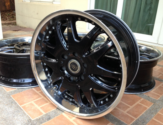 ล้อ Infinity ขอบ20 สภาพสวย สีเดิม ไม่เคยซ่อม ใส่มาหล่อแน่นอน ราคาไม่แพง