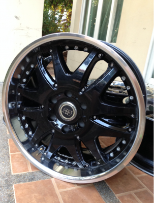 ล้อ Infinity ขอบ20 สภาพสวย สีเดิม ไม่เคยซ่อม ใส่มาหล่อแน่นอน ราคาไม่แพง