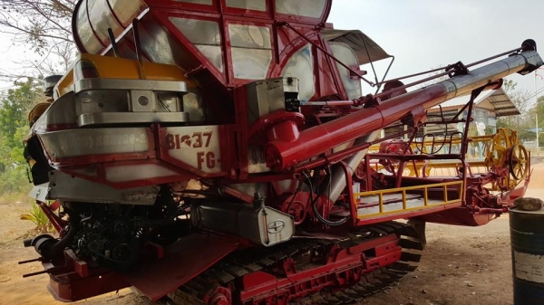 ขายรถเกี่ยวข้าวศักดิ์พัฒนา เครื่องมิตซู220 6D17 สภาพพร้อมใช้งาน ช่วงล่างดี อุ้ม2.5ตัน ปั๊ม23 ขายรถเกี่ยวข้าวศักดิ์พัฒนา เครื่องมิตซู220 6D17 สภาพพร้อมใช้งาน ช่วงล่างดี อุ้ม2.5ตัน ปั๊ม23