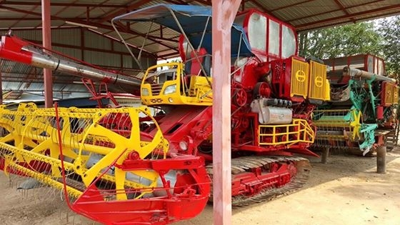 ขายรถเกี่ยวข้าวศักดิ์พัฒนา เครื่องมิตซู220 6D17 สภาพพร้อมใช้งาน ช่วงล่างดี อุ้ม2.5ตัน ปั๊ม23 ขายรถเกี่ยวข้าวศักดิ์พัฒนา เครื่องมิตซู220 6D17 สภาพพร้อมใช้งาน ช่วงล่างดี อุ้ม2.5ตัน ปั๊ม23