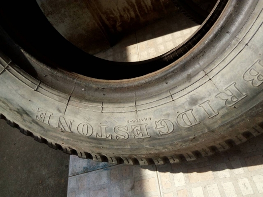 9.00-20  BRIDGESTONE  มี 1 เส้น tel.081-427-3941 ไอดีไลน์ 0814273941