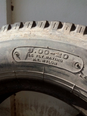 9.00-20  BRIDGESTONE  มี 1 เส้น tel.081-427-3941 ไอดีไลน์ 0814273941