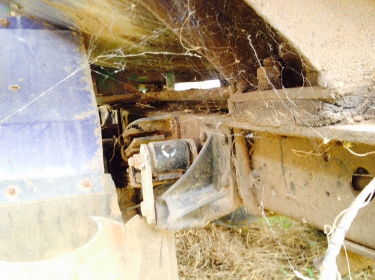 ISUZU   NKR110 รถน้ำมัน 6000 ลิตร 2ช่อง ขาย 480,000 บาท