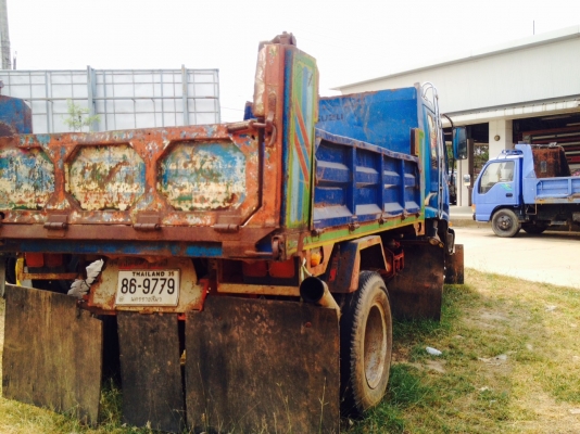 ISUZU  เดก้า  หกล้อดัมพ์ฟูโซ่ แอร์ สภาพพร้อมใช้