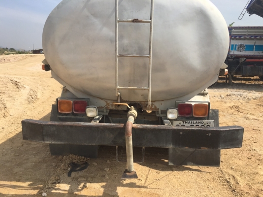 รถบรรทุกน้ำ 6 ล้อ ยี่ห้ออีซูซุ จดทะเบียนเป็นลักษณะ " บรรทุกของเหลว " เรียบร้อยแล้ว