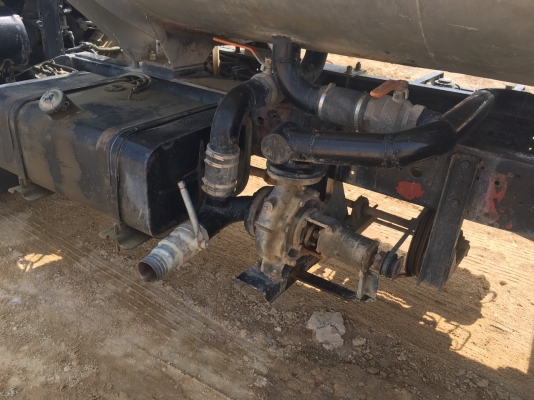 รถบรรทุกน้ำ 6 ล้อ ยี่ห้ออีซูซุ จดทะเบียนเป็นลักษณะ " บรรทุกของเหลว " เรียบร้อยแล้ว