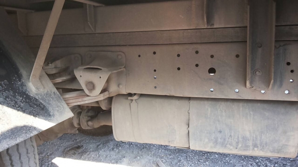 HINO FA 136 HP ปี 44 รถบรรทุกหกล้อตู้แห้ง 3 บานความยาว 4.65 เมตรสภาพดีพร้อมใช้งานได้เลยครับ เครื่องยนต์แน่นแรงดีไม่มีเยิ้ม ภายในเก๋งคอนโซลสวยครบ พวงมาลัยเพาเวอร์ ช่วงล่างแน่นดีเดิมๆคัชซีสวยไม่มีแตกไม่มีบวมเลยครับ ยาง 8.25 ขอบ 16 สภาพดีประมาณ 65\% พร้อมใช้ง