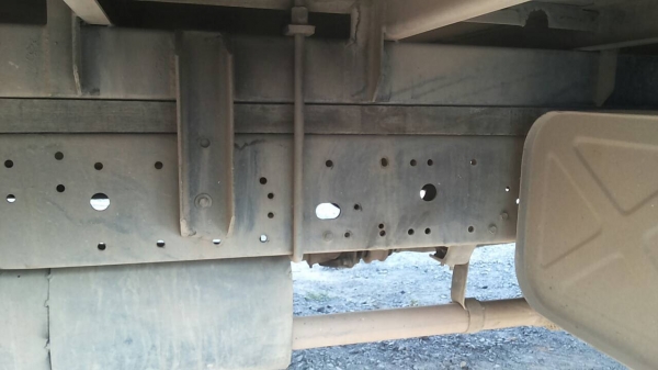 HINO FA 136 HP ปี 44 รถบรรทุกหกล้อตู้แห้ง 3 บานความยาว 4.65 เมตรสภาพดีพร้อมใช้งานได้เลยครับ เครื่องยนต์แน่นแรงดีไม่มีเยิ้ม ภายในเก๋งคอนโซลสวยครบ พวงมาลัยเพาเวอร์ ช่วงล่างแน่นดีเดิมๆคัชซีสวยไม่มีแตกไม่มีบวมเลยครับ ยาง 8.25 ขอบ 16 สภาพดีประมาณ 65\% พร้อมใช้ง