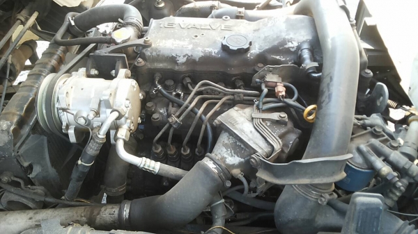 HINO FA 136 HP ปี 44 รถบรรทุกหกล้อตู้แห้ง 3 บานความยาว 4.65 เมตรสภาพดีพร้อมใช้งานได้เลยครับ เครื่องยนต์แน่นแรงดีไม่มีเยิ้ม ภายในเก๋งคอนโซลสวยครบ พวงมาลัยเพาเวอร์ ช่วงล่างแน่นดีเดิมๆคัชซีสวยไม่มีแตกไม่มีบวมเลยครับ ยาง 8.25 ขอบ 16 สภาพดีประมาณ 65\% พร้อมใช้ง