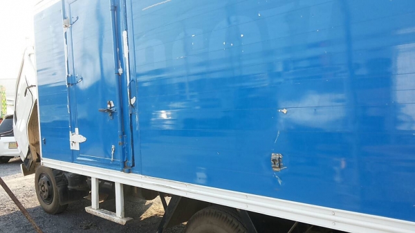 HINO FA 136 HP ปี 44 รถบรรทุกหกล้อตู้แห้ง 3 บานความยาว 4.65 เมตรสภาพดีพร้อมใช้งานได้เลยครับ เครื่องยนต์แน่นแรงดีไม่มีเยิ้ม ภายในเก๋งคอนโซลสวยครบ พวงมาลัยเพาเวอร์ ช่วงล่างแน่นดีเดิมๆคัชซีสวยไม่มีแตกไม่มีบวมเลยครับ ยาง 8.25 ขอบ 16 สภาพดีประมาณ 65\% พร้อมใช้ง