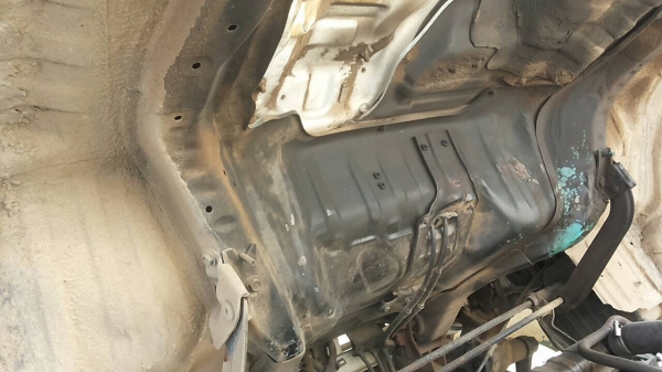 HINO FA 136 HP ปี 44 รถบรรทุกหกล้อตู้แห้ง 3 บานความยาว 4.65 เมตรสภาพดีพร้อมใช้งานได้เลยครับ เครื่องยนต์แน่นแรงดีไม่มีเยิ้ม ภายในเก๋งคอนโซลสวยครบ พวงมาลัยเพาเวอร์ ช่วงล่างแน่นดีเดิมๆคัชซีสวยไม่มีแตกไม่มีบวมเลยครับ ยาง 8.25 ขอบ 16 สภาพดีประมาณ 65\% พร้อมใช้ง