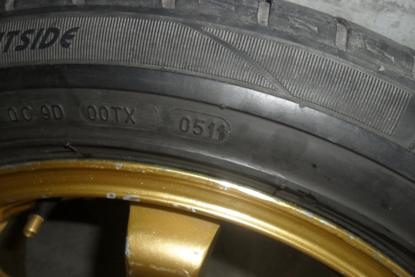 ล้อแม็ก17นิ้ว5รุ114 พร้อมยาง สวยๆ 4 ล้อ ราคา 6700 บาท