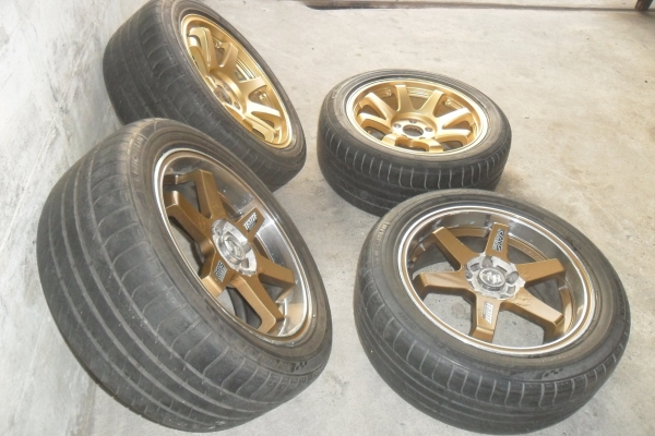 ล้อแม็ก17นิ้ว5รู114 พร้อมยาง สวยๆ 4 ล้อ ราคา 6700 บาท