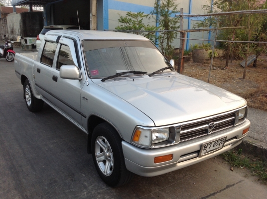 โตโยต้า ไมตี้เอ๊ก 4 ประตู รถข้าราชการกองทับอากาศ