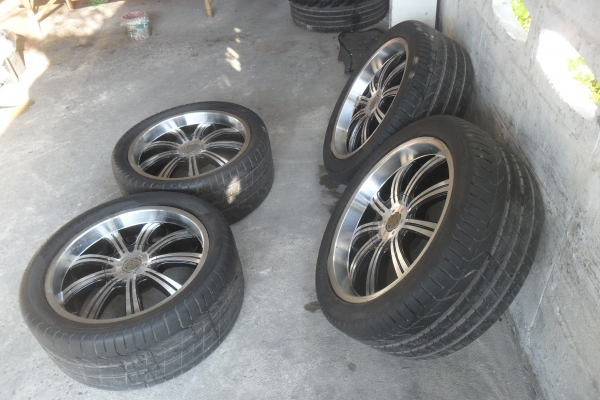 ล้อแม็ก20นิ้ว6รุ พร้อมยาง สวยๆ 4 ล้อ ราคา 9900 บาท ล้อแม็ก20นิ้ว6รุ พร้อมยาง สวยๆ 4 ล้อ ราคา 9900 บาท