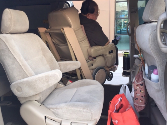 TOYOTA ALPHARD2.4 HIBRIDE ปี50 เบาะไฮดรอลิคพร้อมรถเข็นงวดละ30000 เหลือ20งวด เปลี่ยนสัญญาได้เลย