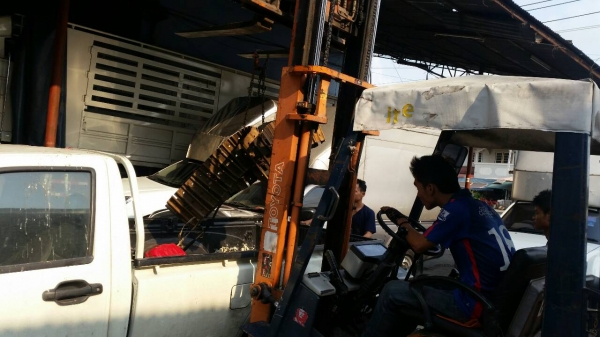 วันนี้ tractor-backhoe ไปส่ง โช่แทรก รถขุด แบคโฮ PC30 ให้ลูกค้า สุราษฏร์ แต่เช้าเลยครับ