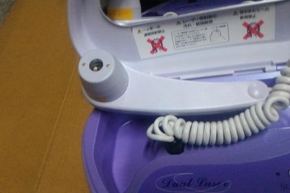 ชุดเลเซอร์ดูแลผิว Dual Laser เป็นแบบกระเป๋าหิว เลือกการทำงานได้สองแบบ ตั้งเวลาการสิ้นสุดการทำงานได้ ใช้ไฟเลี้ยงแค่ 4.5  V.DC (ไม่มีหม้อแปลงติดมาด้วย)